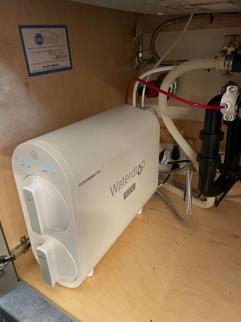 Reverse osmosis water filtration system installed under a sink